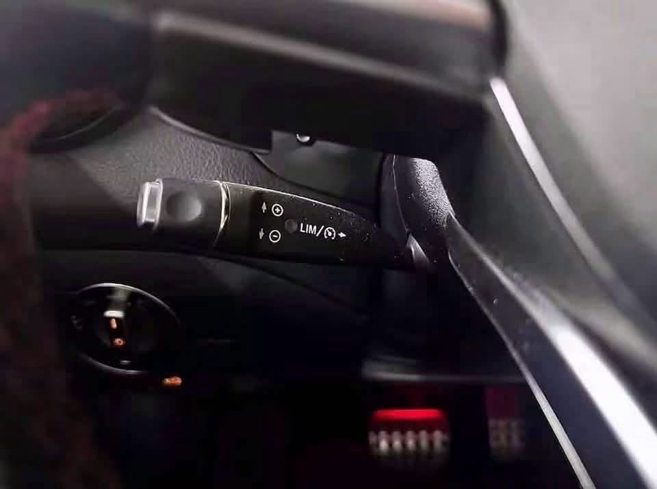 Mercedes-Benz CLA 220 d Shooting Brake AMG Line - image 8