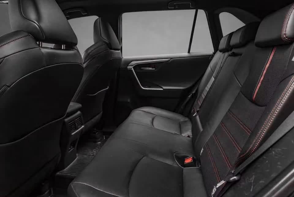 Toyota RAV4 PHEV AWD Executive - image 5