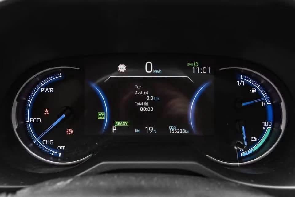 Toyota RAV4 PHEV AWD Executive - image 7