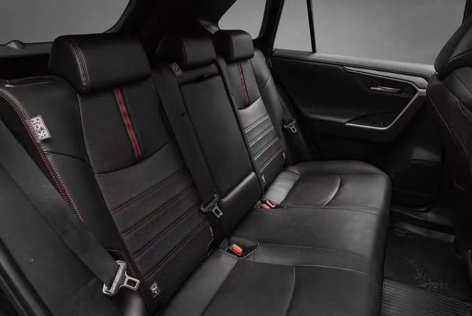 Toyota RAV4 PHEV AWD Executive - image 12