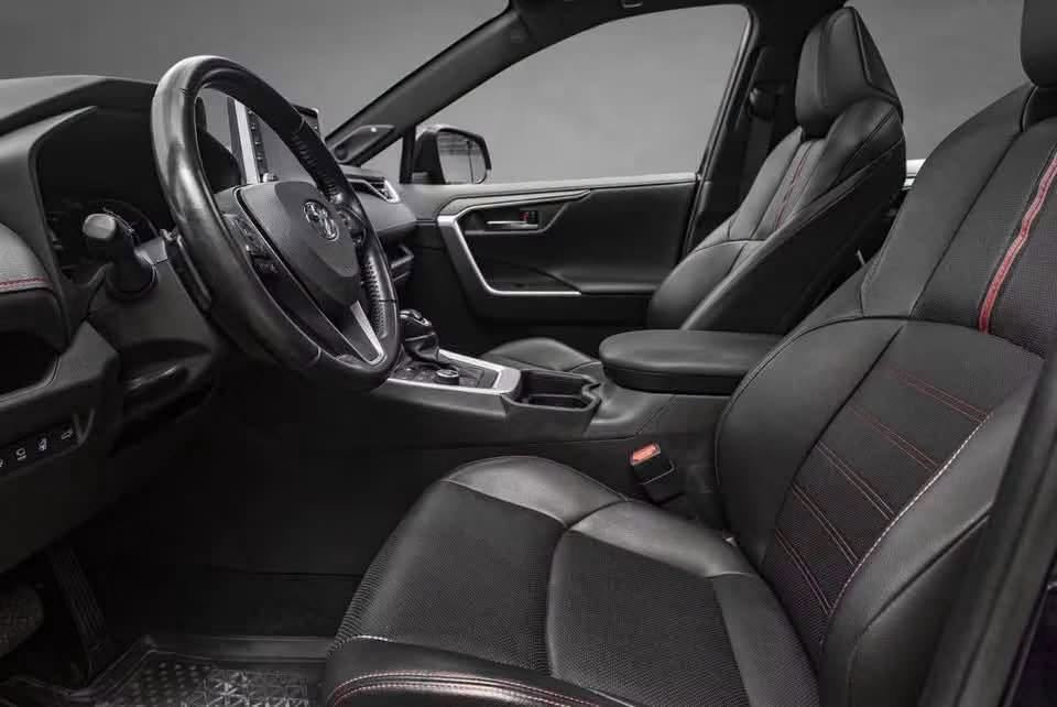 Toyota RAV4 PHEV AWD Executive - image 13
