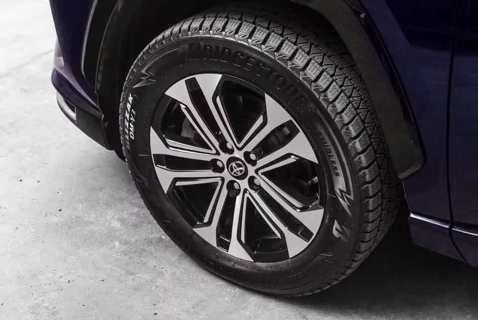 Toyota RAV4 PHEV AWD Executive - image 16