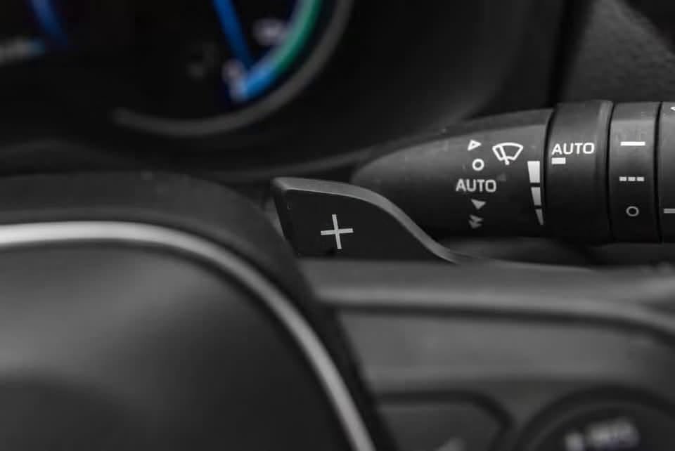 Toyota RAV4 PHEV AWD Executive - image 20