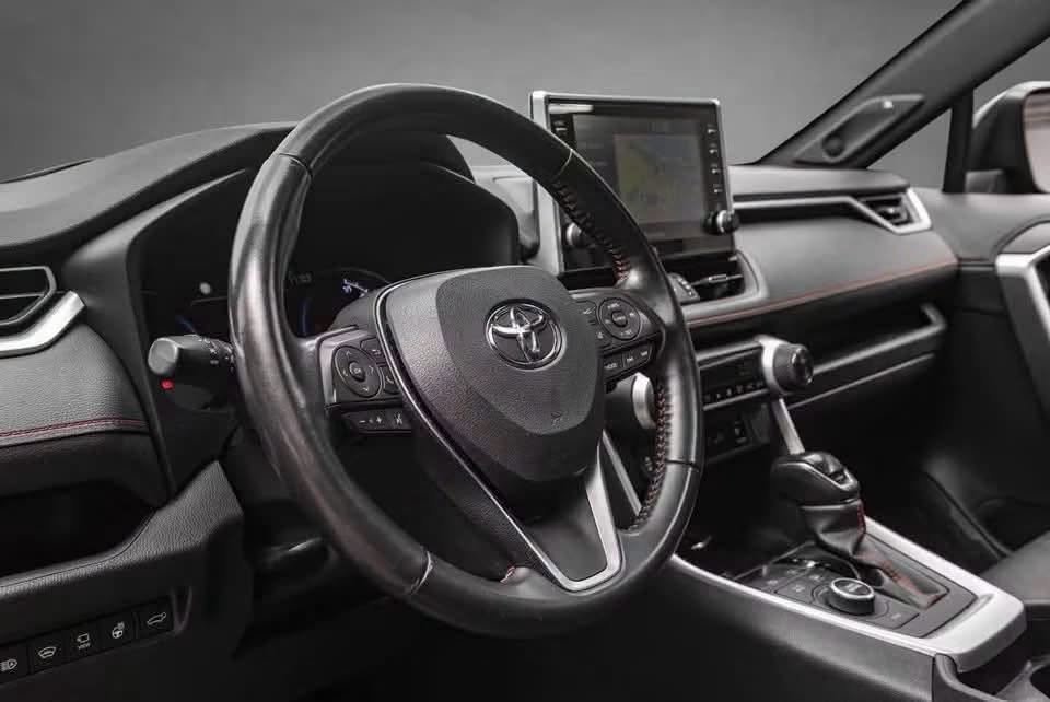 Toyota RAV4 PHEV AWD Executive - image 22