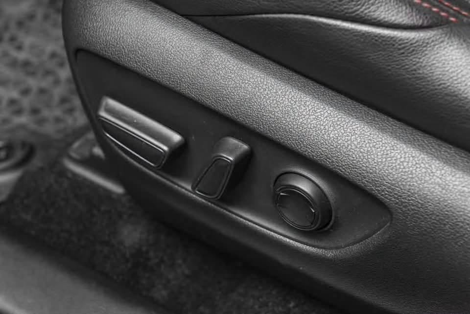 Toyota RAV4 PHEV AWD Executive - image 28