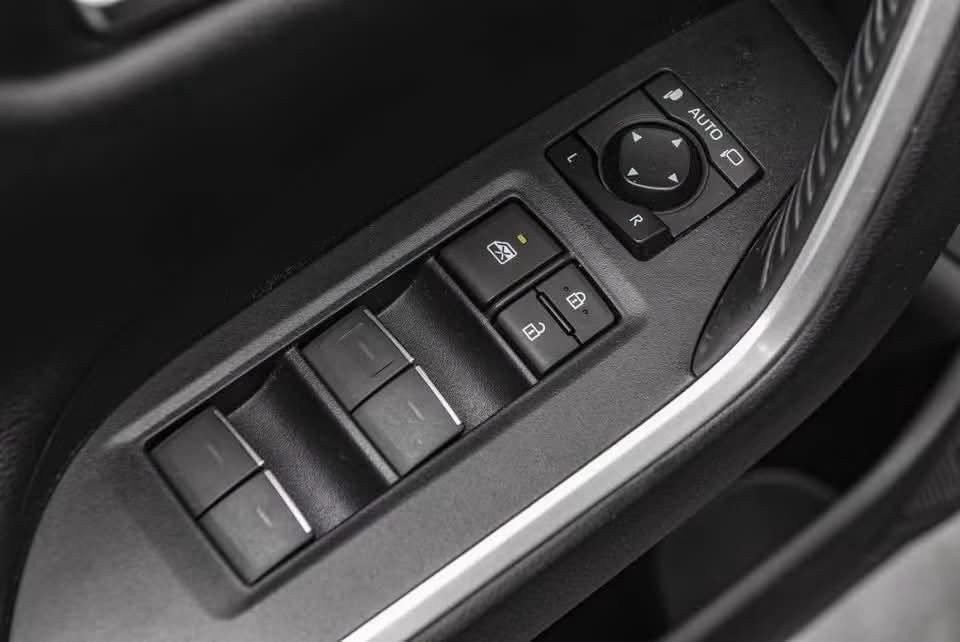 Toyota RAV4 PHEV AWD Executive - image 34