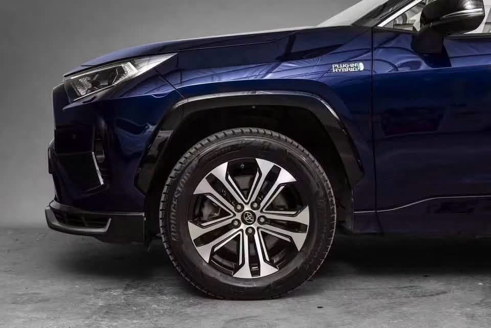 Toyota RAV4 PHEV AWD Executive - image 38