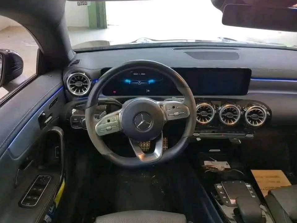 Mercedes-Benz CLA 220 d AMG Line - image 12