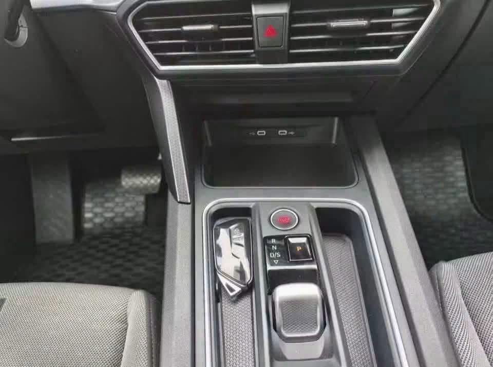 SEAT Leon 1.5 eTSI - image 5