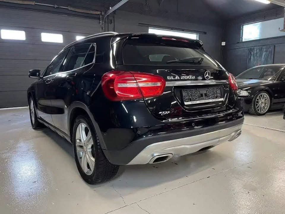 Mercedes GLA 200 - image 19