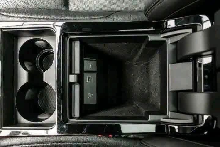 Land Rover Range Rover Evoque P300e AWD R-Dynamic - image 8
