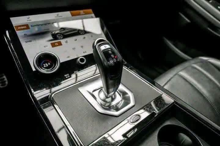 Land Rover Range Rover Evoque P300e AWD R-Dynamic - image 9