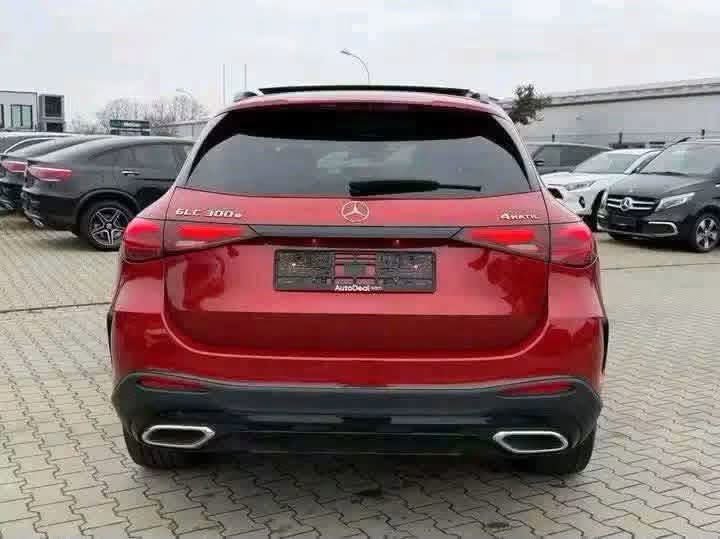 Mercedes-Benz GLC 300 e AMG Line 4MATIC - image 2