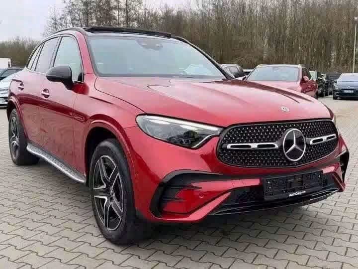 Mercedes-Benz GLC 300 e AMG Line 4MATIC - image 4