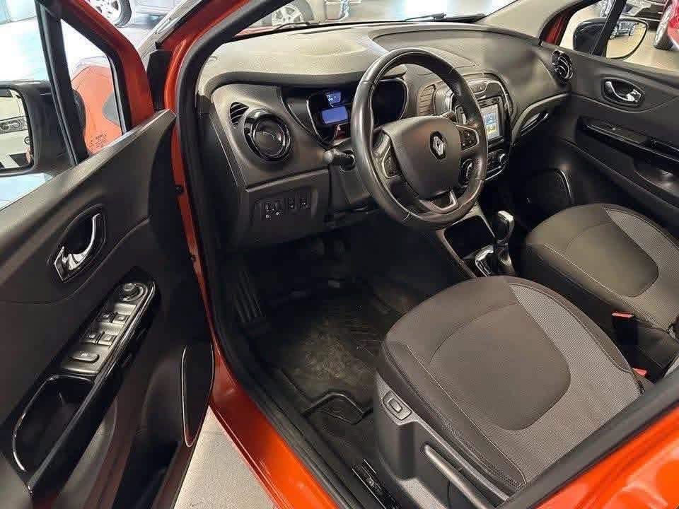 Renault Captur — 2016 - image 18
