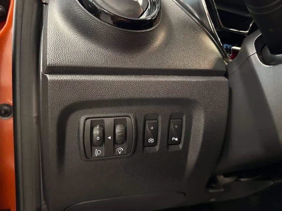 Renault Captur — 2016 - image 21