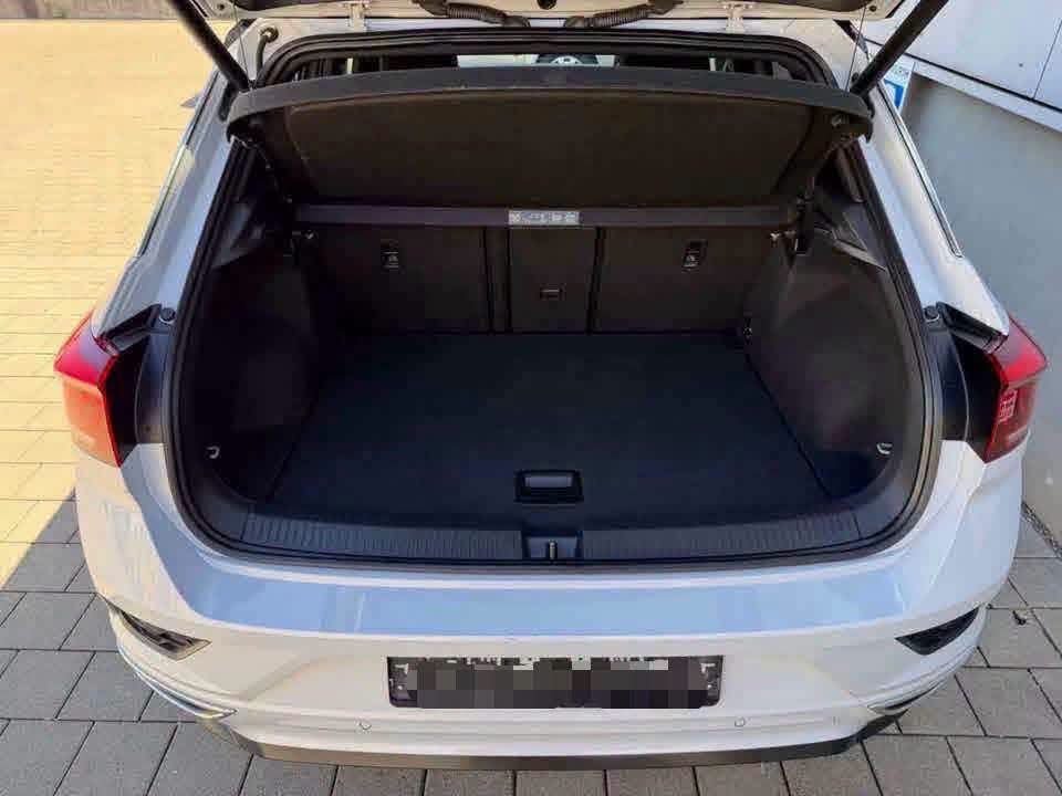 Volkswagen T-Roc Sport R-Line 1.5 TSI DSG - image 12