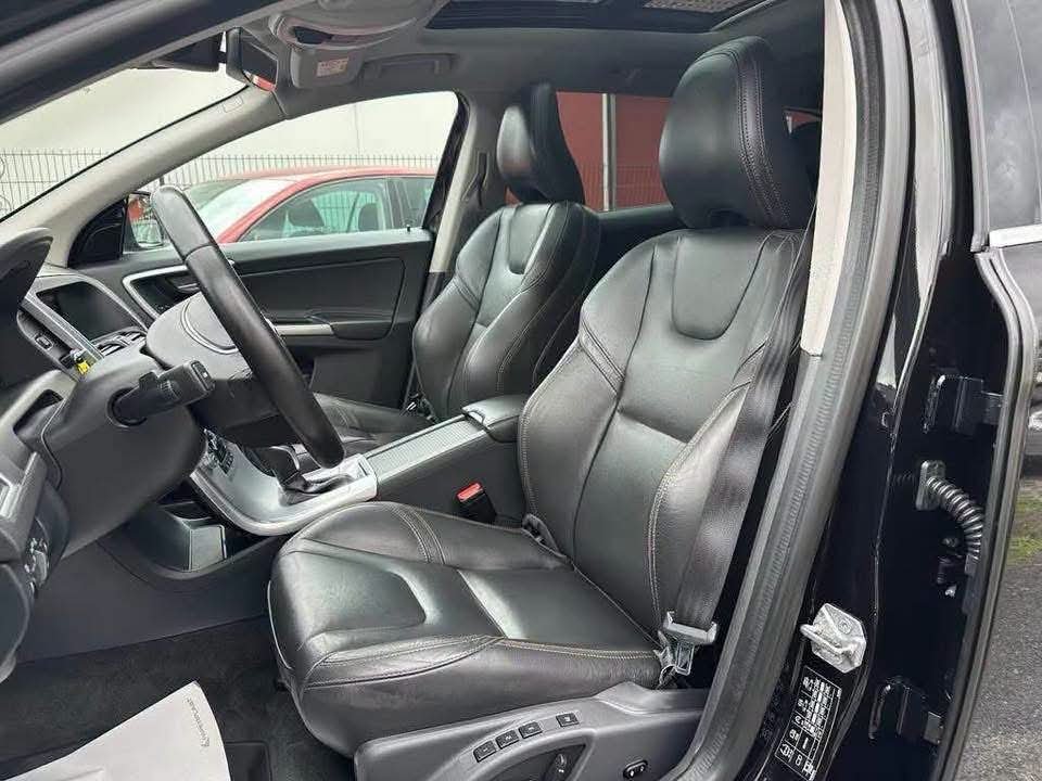 Volvo XC60 Summum AWD - image 9