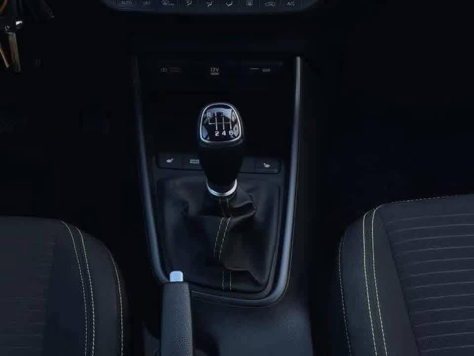 Hyundai i20 Intro Edition - image 8