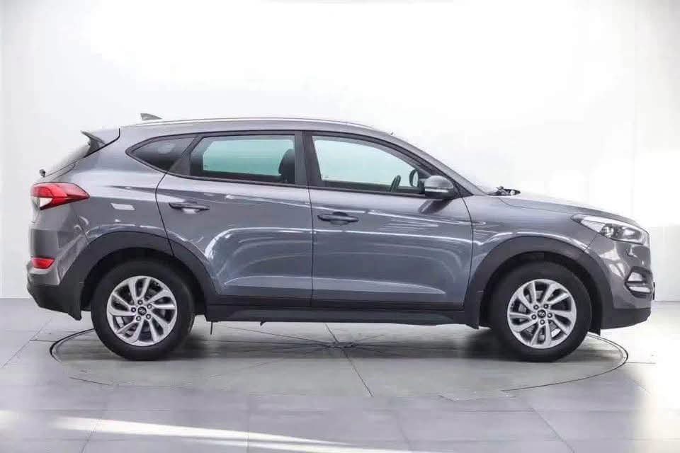Hyundai Tucson 1.7 CRDi - image 7