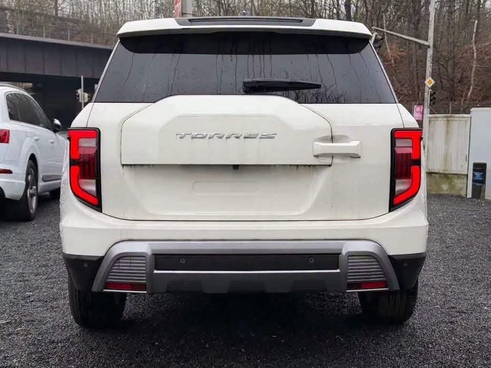 SsangYong Torres - image 2