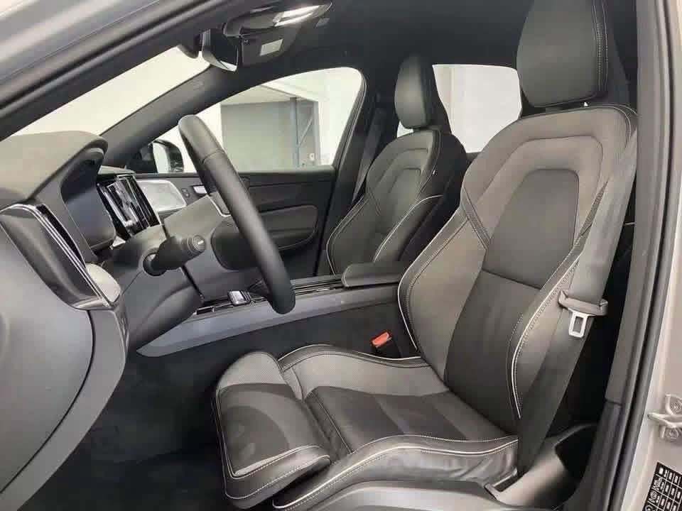 Volvo XC60 - image 9