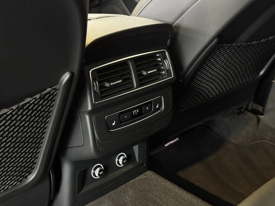 Audi Q7 SUV - image 12