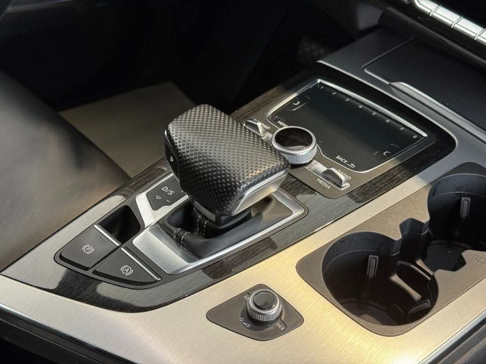 Audi Q7 SUV - image 7