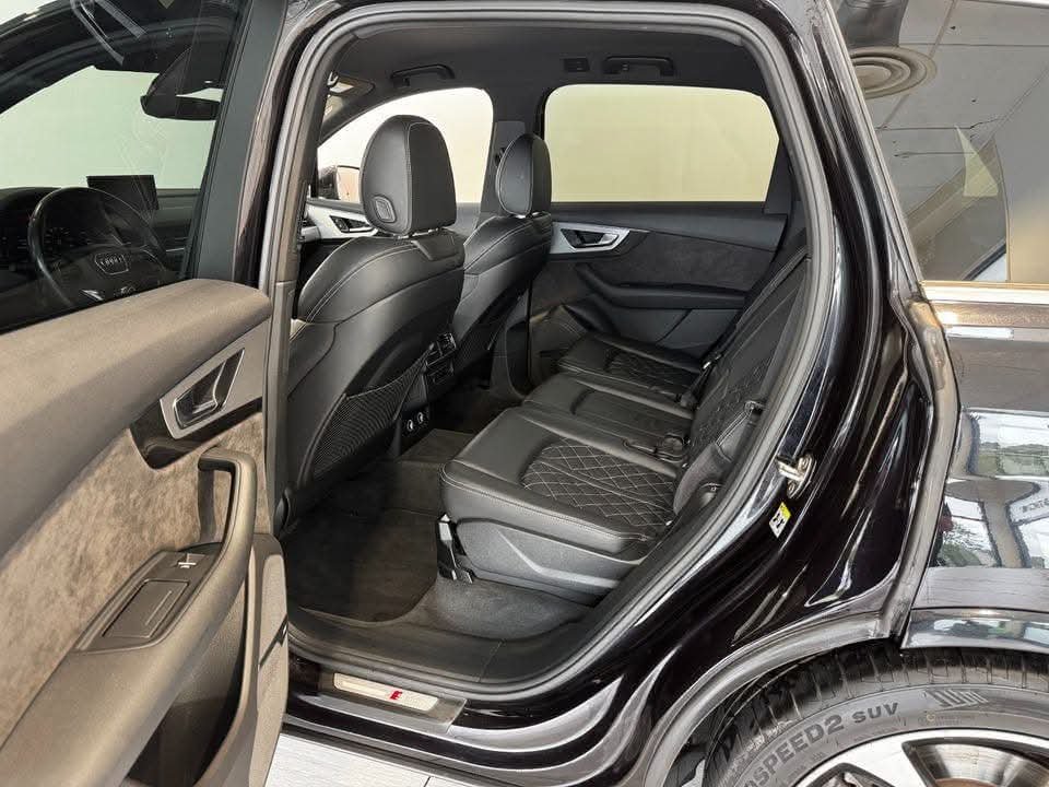 Audi Q7 SUV - image 18