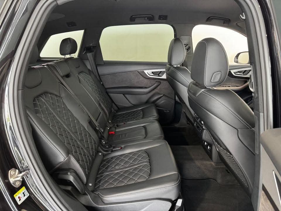 Audi Q7 SUV - image 23