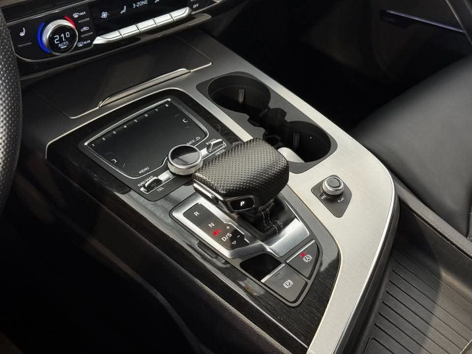 Audi Q7 SUV - image 30