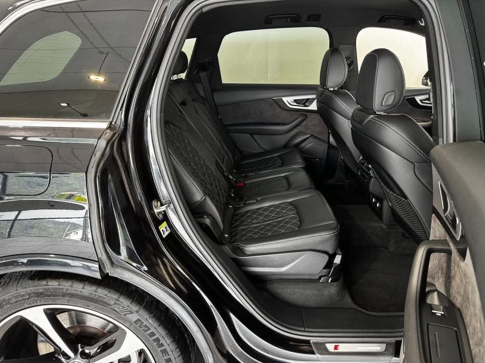 Audi Q7 SUV - image 36