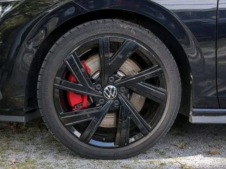 Volkswagen Golf VIII GTI Black Style - image 4