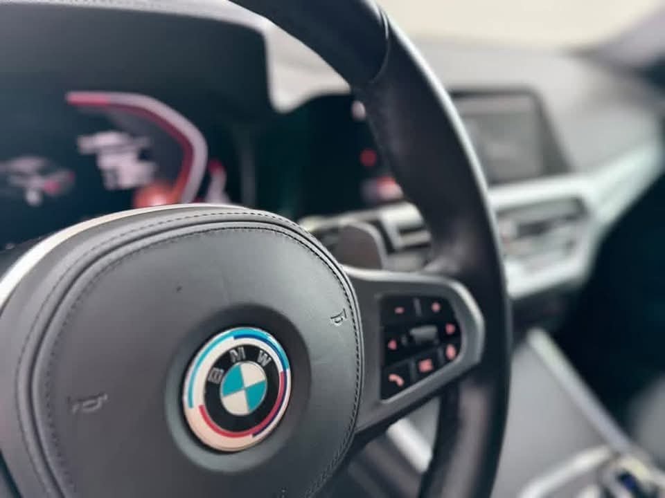 BMW 330i M Sport - image 18