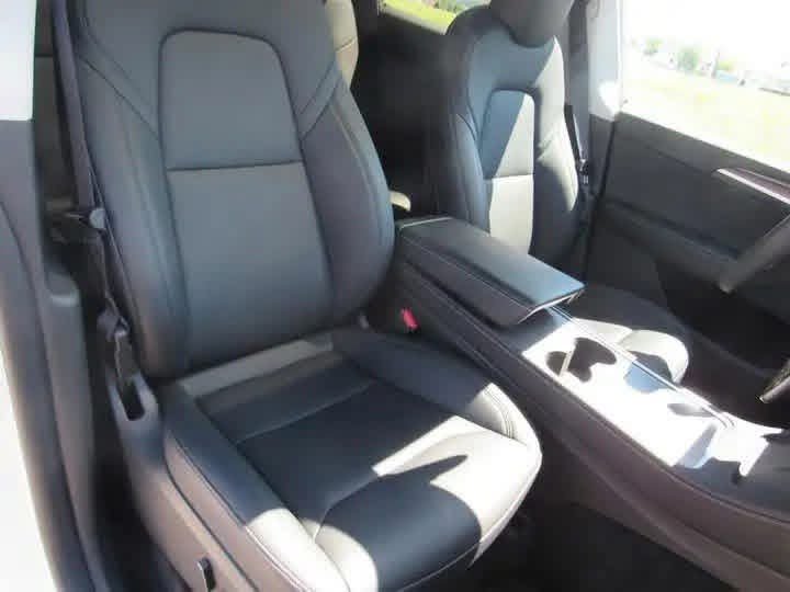Tesla Model Y Long Range AWD - image 6