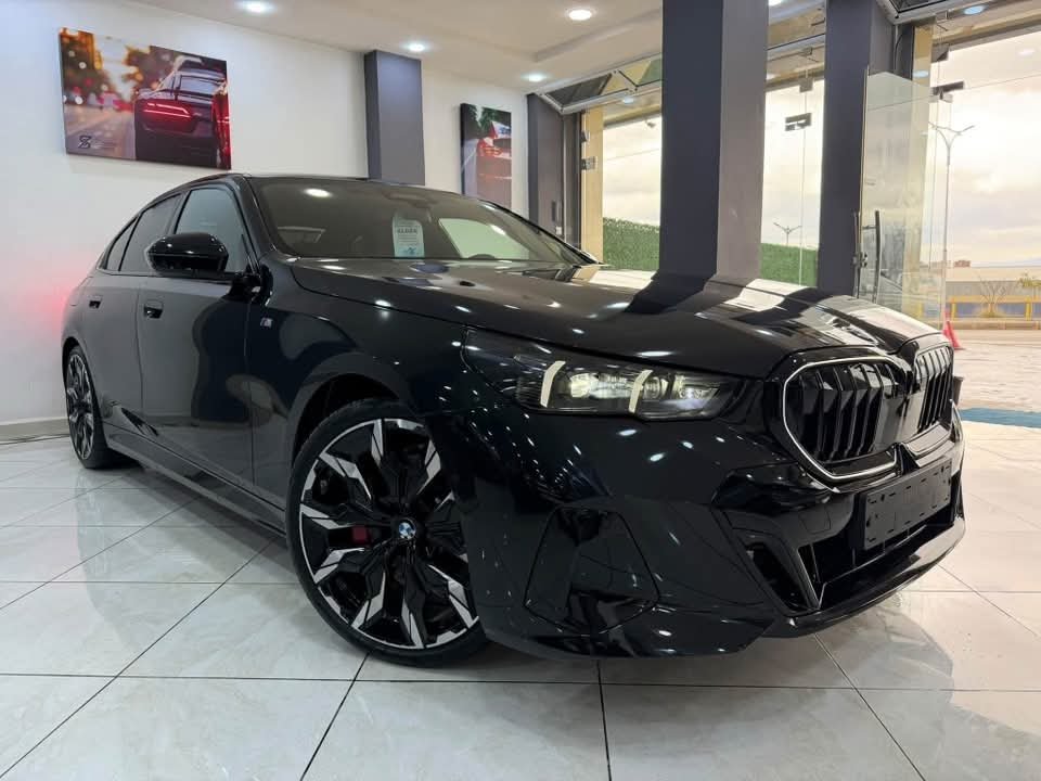 BMW 520d xDrive Black Edition - image 4
