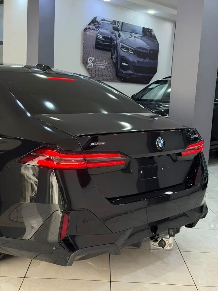 BMW 520d xDrive Black Edition - image 9