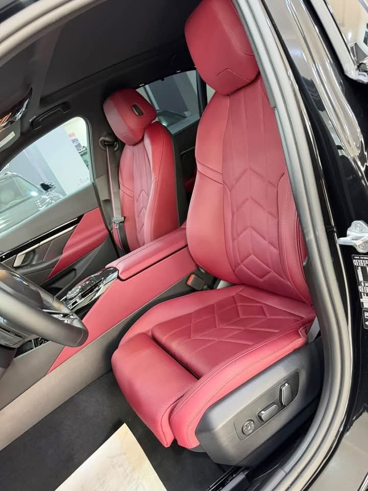 BMW 520d xDrive Black Edition - image 12