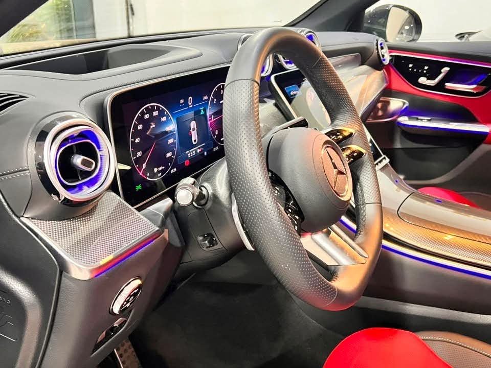 Mercedes-Benz GLC 300d - image 9