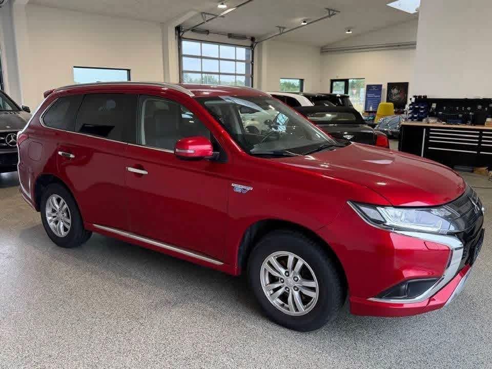 Mitsubishi Outlander PHEV. - image 11