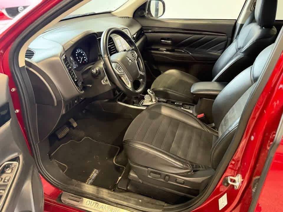 Mitsubishi Outlander PHEV. - image 5