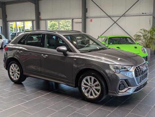 Audi Q3 35 TFSI S line - image 3