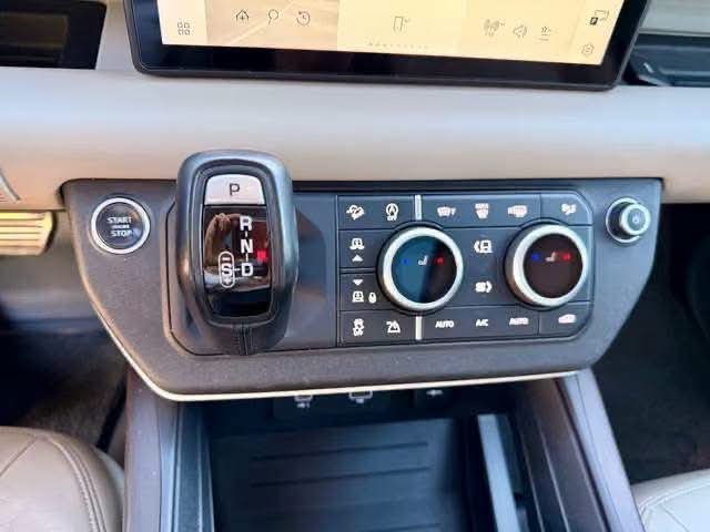 Land Rover Defender 110 HSE - image 21