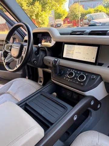 Land Rover Defender 110 HSE - image 29
