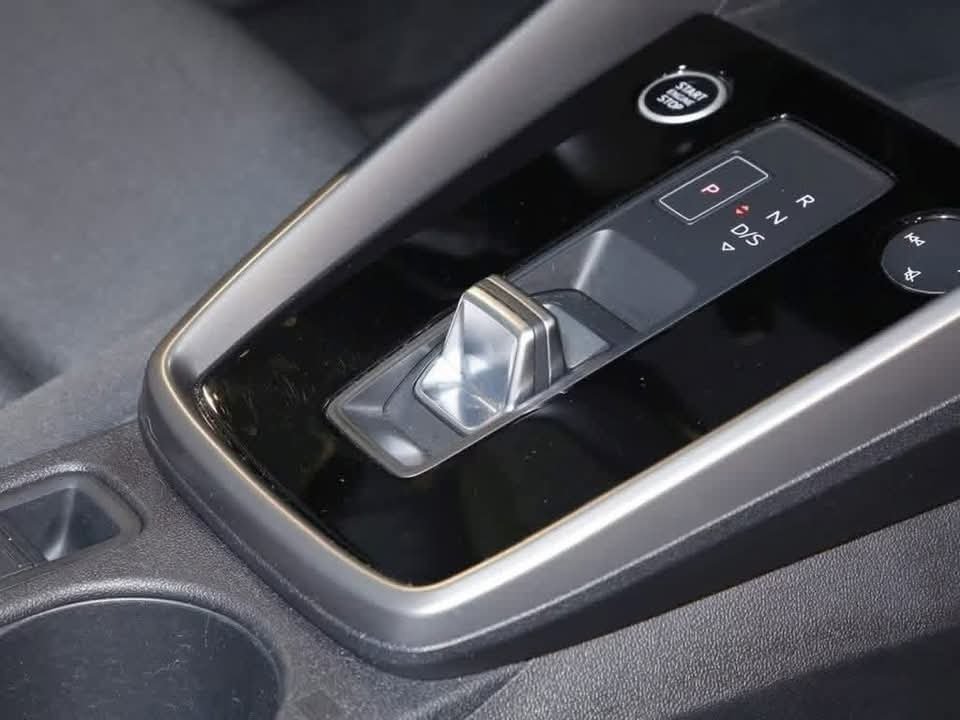 Audi A3 Sportback 40 TFSI e S line - image 8