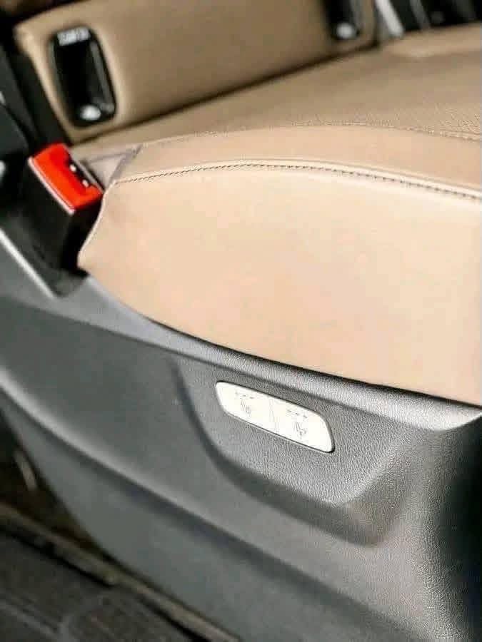 Mercedes-Benz V-Class 300 d Long II - image 19