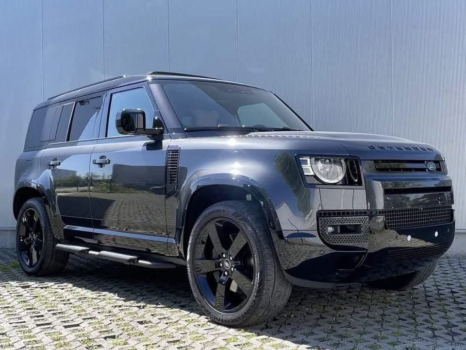Land Rover Defender 110 - image 3