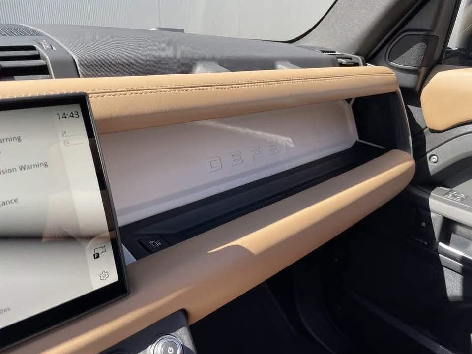 Land Rover Defender 110 - image 18