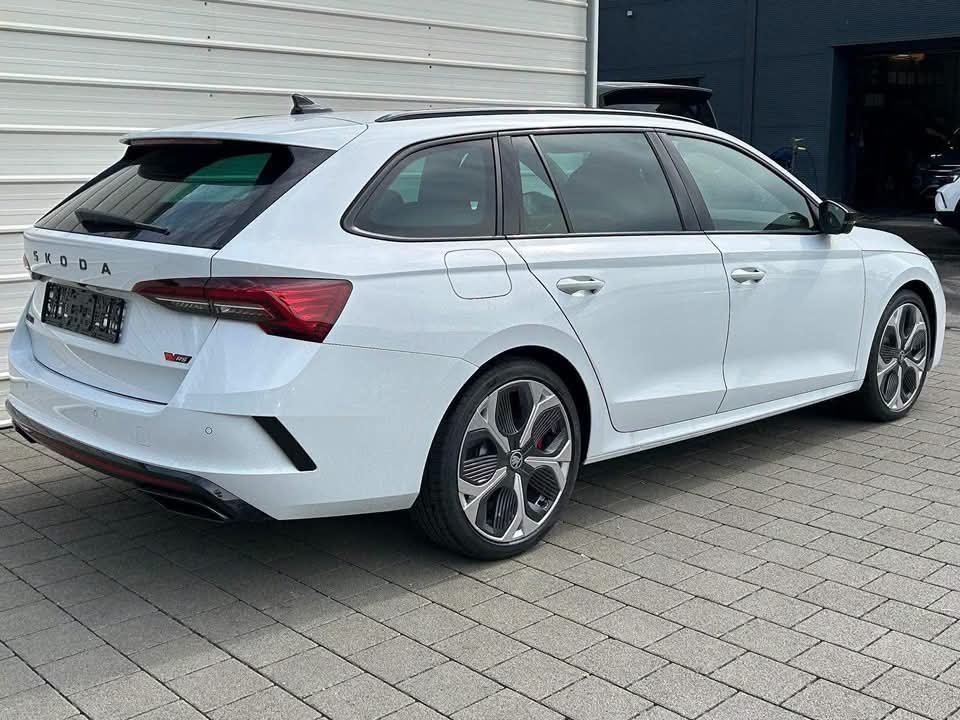 Škoda Octavia Combi RS 2.0 TSI - image 3