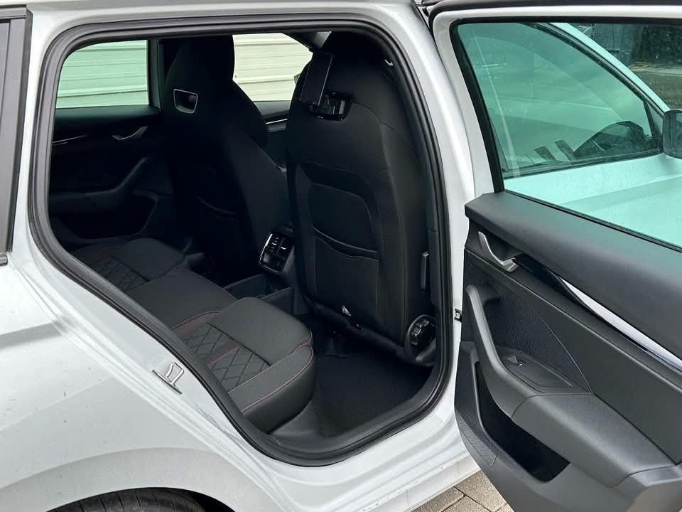 Škoda Octavia Combi RS 2.0 TSI - image 11